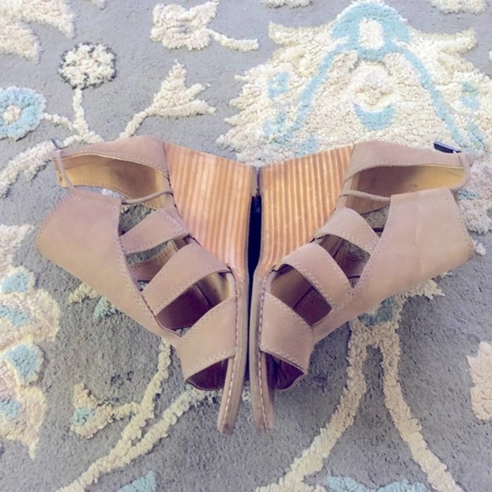 Lucky brand caged tan suede wedges US 7.5 - Picture 3 of 9